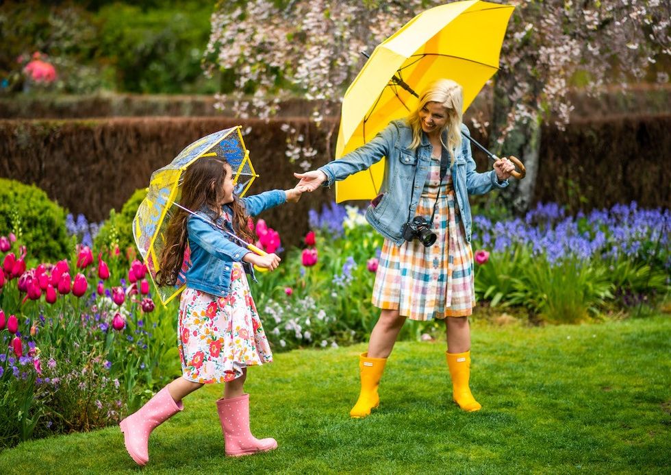 visitors at Filoli umbrellas and wellies