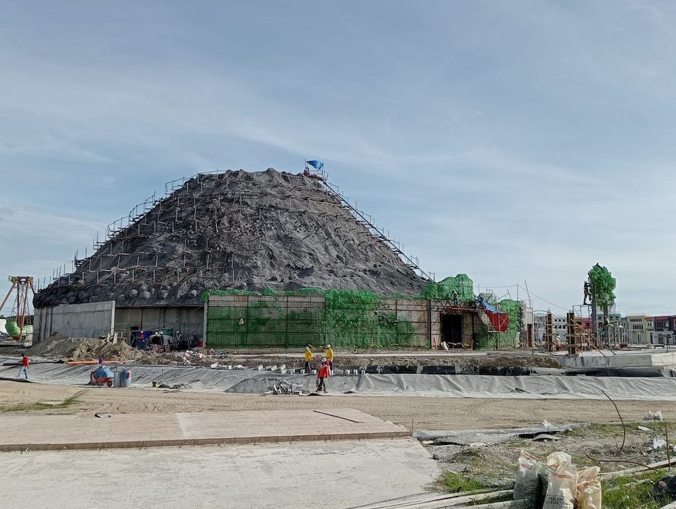 Volcano under construction by Petro at Predera Islands