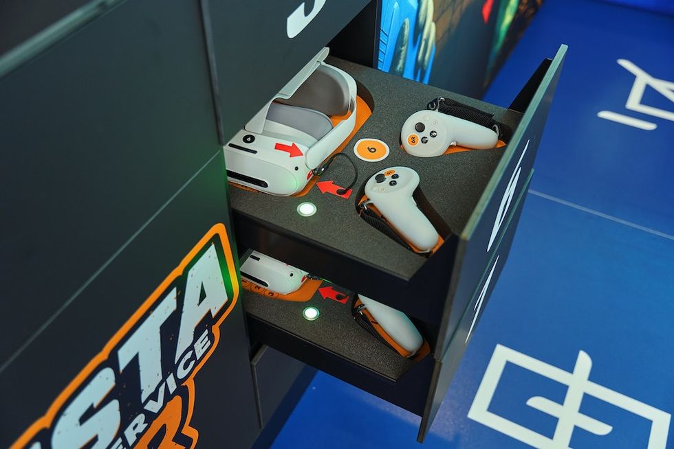 VR headsets and controllers for InstaVR