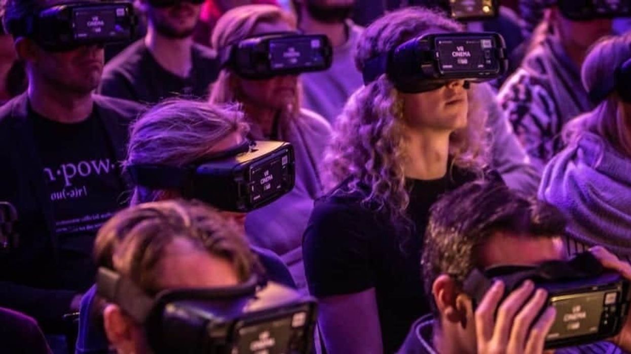 VR-Headsets-on-guests-at-AUREA-Awards-Mack-Media