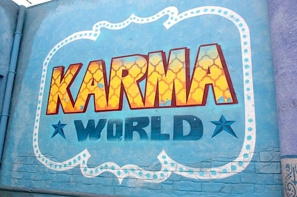 Walibi-Belgium-Karma-World-sign