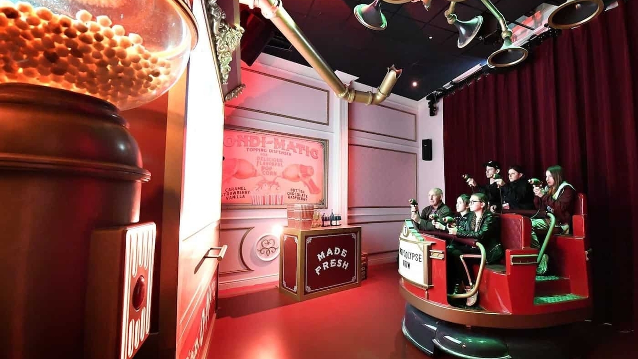 Walibi-Belgium-Popcorn-Revenge-riders-shooting-at-screen