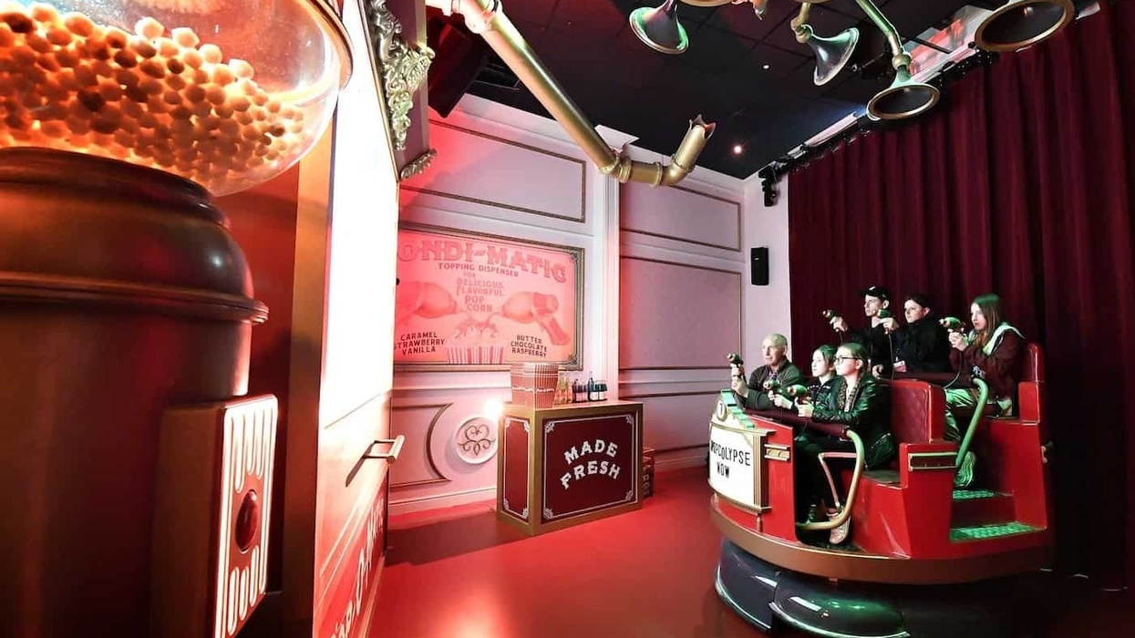 Walibi-Belgium-Popcorn-Revenge-riders-shooting-at-screen
