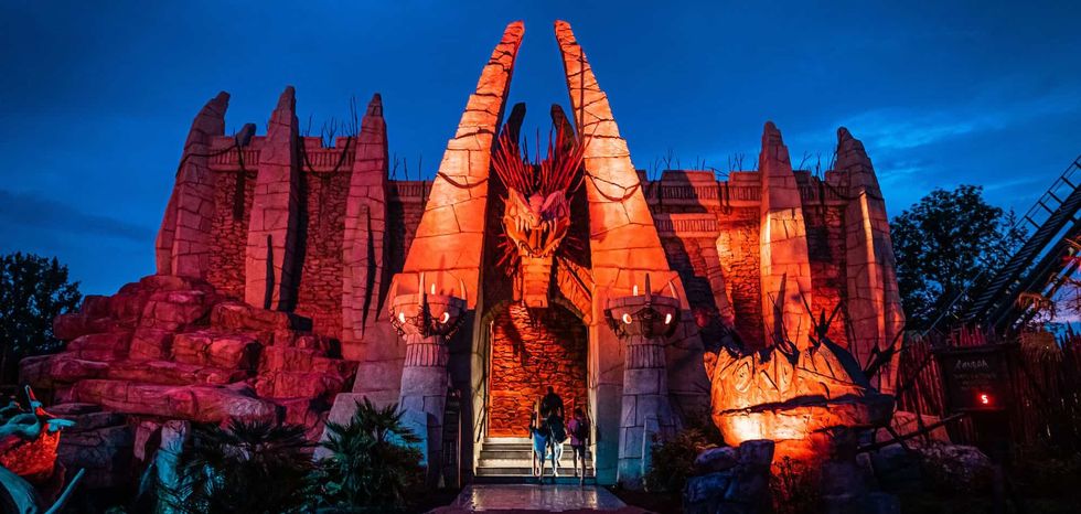 Walibi Kondaa entrance lit up Highlite