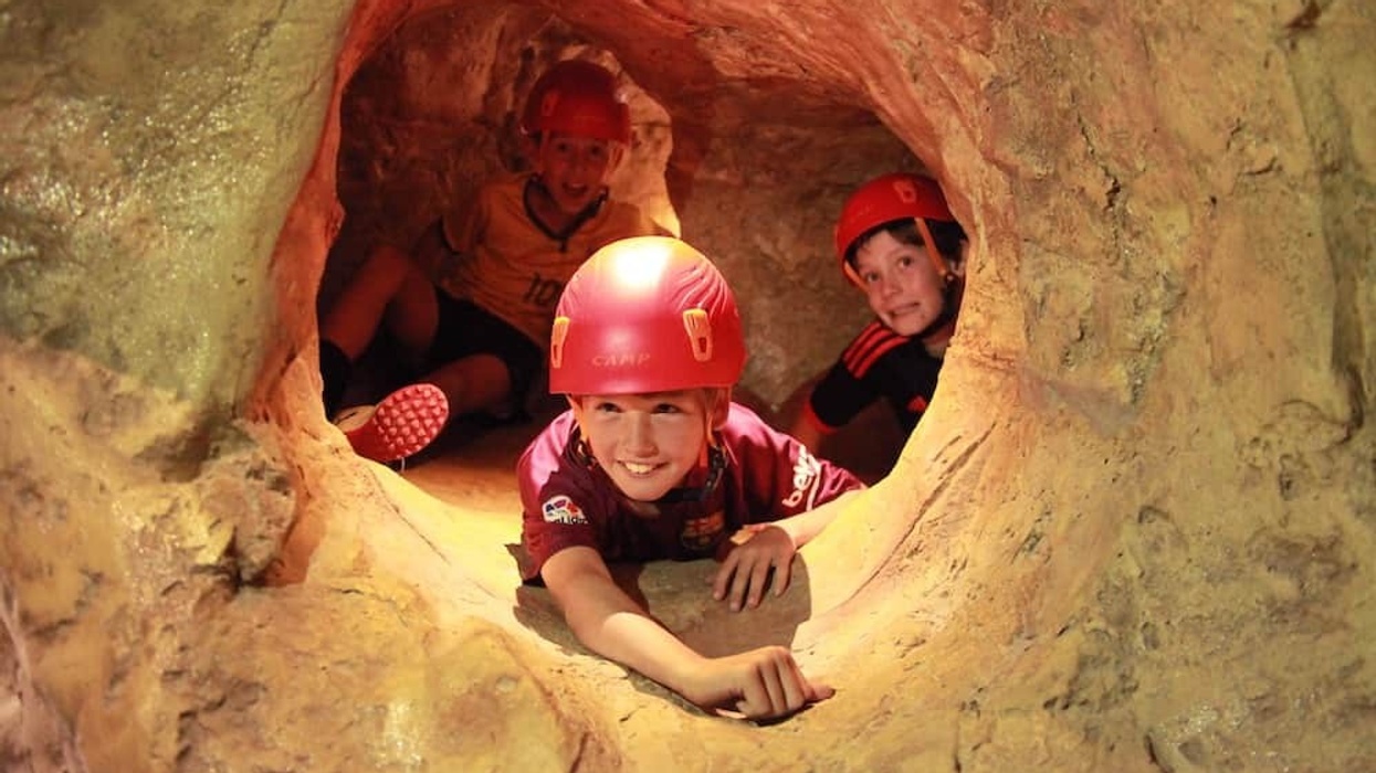 Walltopia artifical caves kids