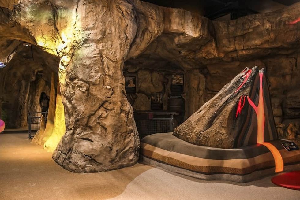 Walltopia artifical caves lava flow game