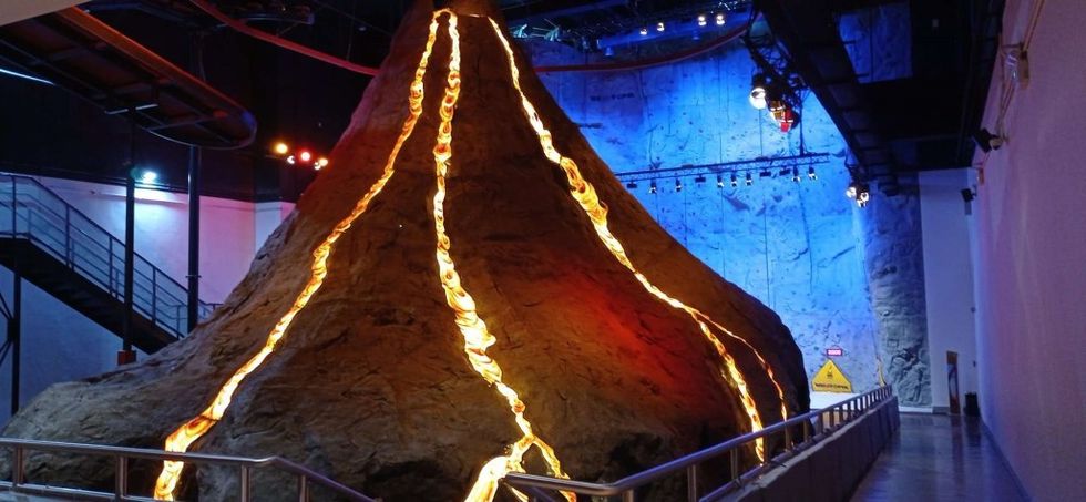 Walltopia Artificial Caves Volcano