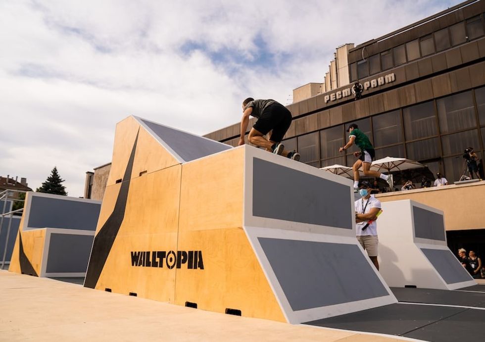 walltopia parkour track