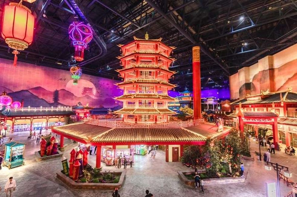 wanda nanjing theme park pagoda