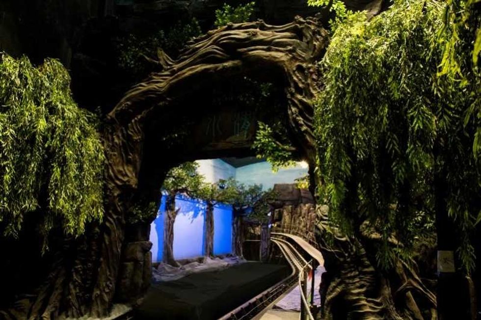 wanda qingdao ride immersive screens weeping willows