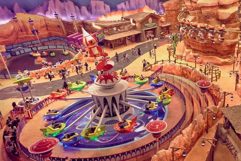 Warner-Bros-World-Abu-Dhabi-Meet-Zamperla-Jetsons-Cosmic-Orbiter