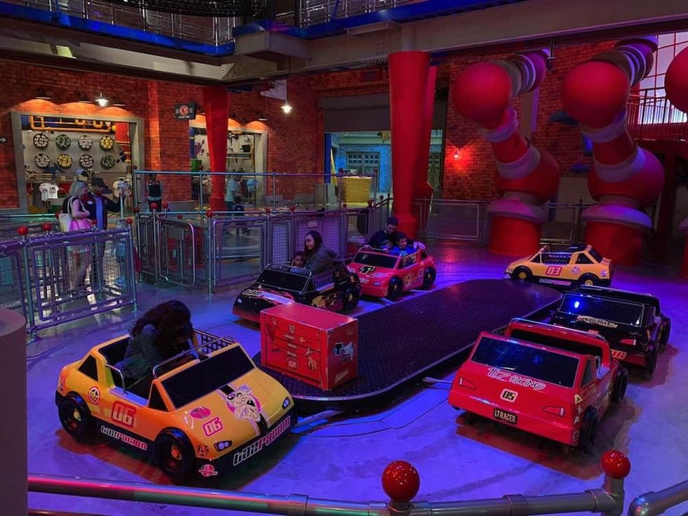 Warner-Bros-World-Abu-Dhabi-Meet-Zamperla-Ricochet-Racin-wit-Taz