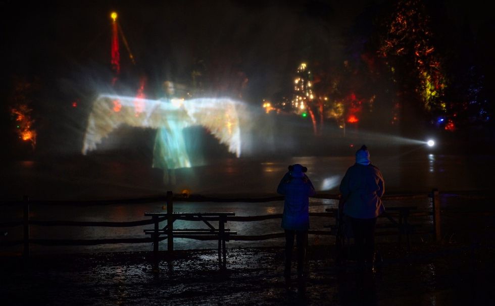 Water Screen - Angel Windsor light trail LCI Productions