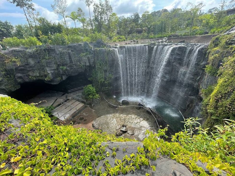 waterfall-Mandai bird paradise Pico