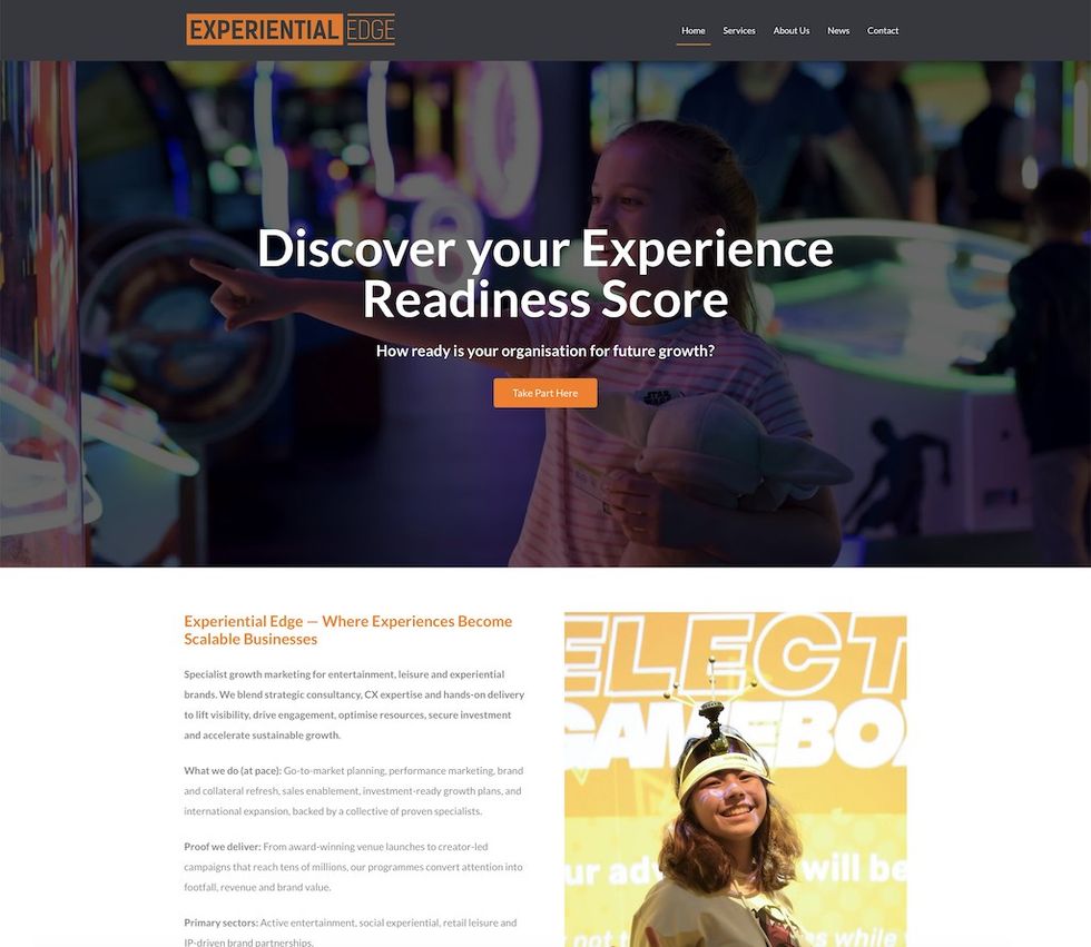 Website homepage featuring "Discover your Experience Readiness Score" banner.