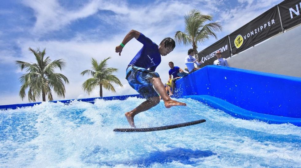 WhiteWater FlowRiser Surfing