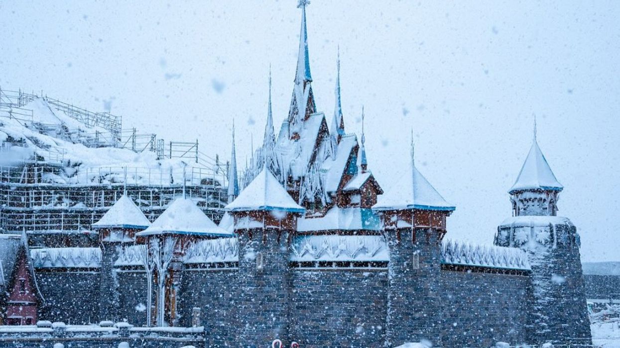 world of frozen disneyland paris