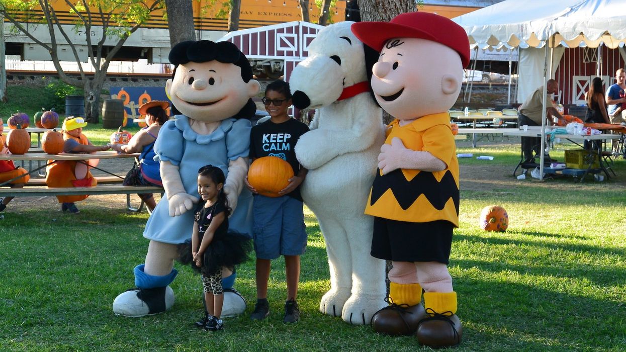 young fans pose with Peanuts characters