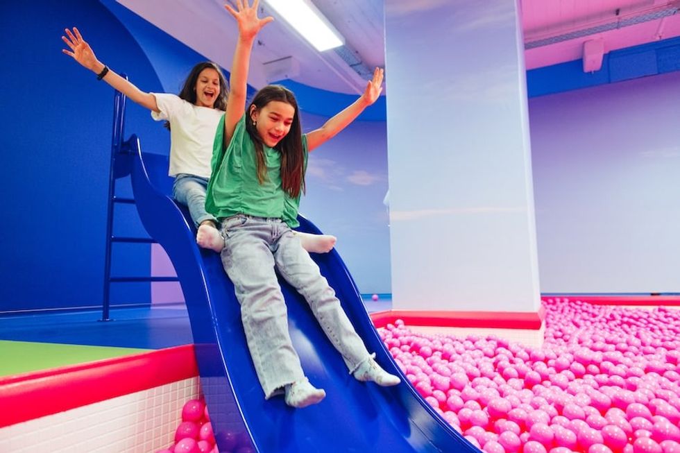 Youseum-slide-ball-pit