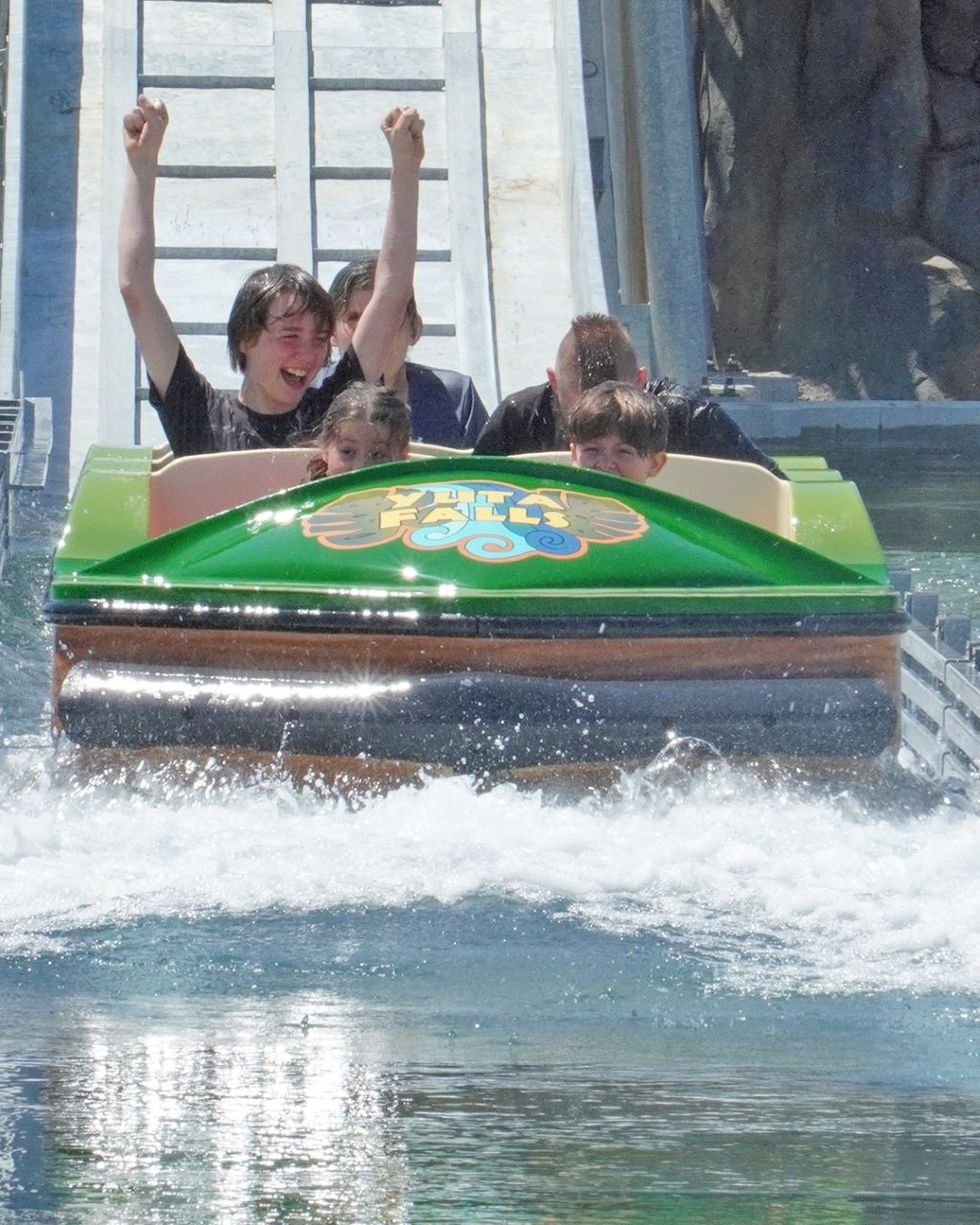 Yuta Falls SuperFlume kids in boat