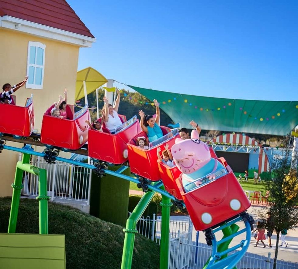 Zamperla Daddy Pig's Roller Coaster Train Peppa Pig Theme Park