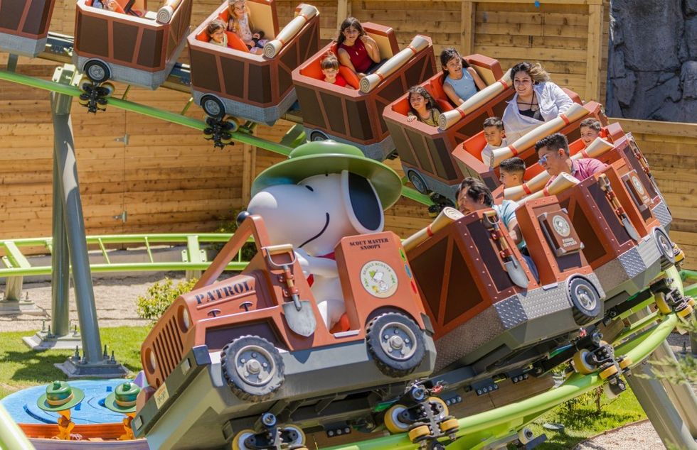 Zamperla Family Coaster 155 Snoopy’s Tenderpaw Twister Coaster