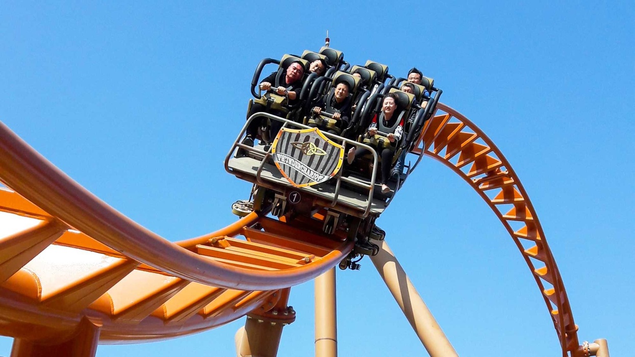 Zamperla's Thunderbolt coaster opens at Haichang's Dalian Discovery Kingdom theme park. THeme index and museum index.