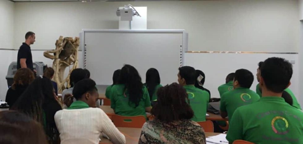 zoOceanarium Animal handling training at Green Planet