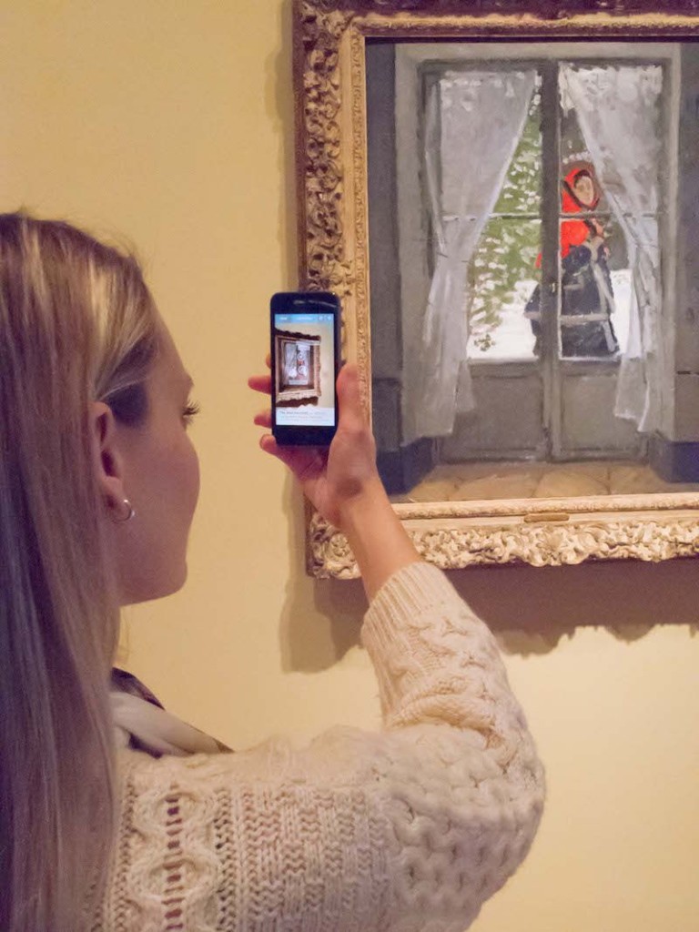 girl at cleveland museum of art augmented reality