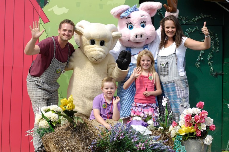 willows activity farm group-characters