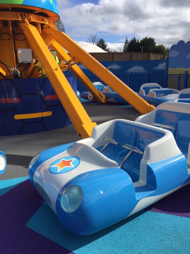 Within the QuadStar Ride cars, every passenger has an individual lap bar