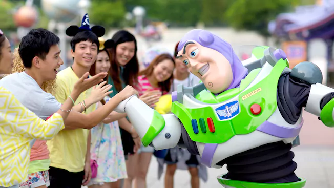 buzz lightyear at hong kong disneyland