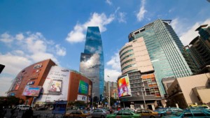 Alibaba invests in Chinese shopping malls