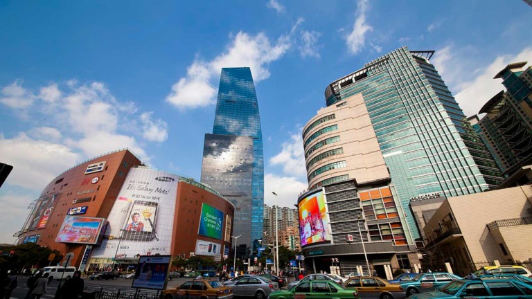 Alibaba invests in Chinese shopping malls