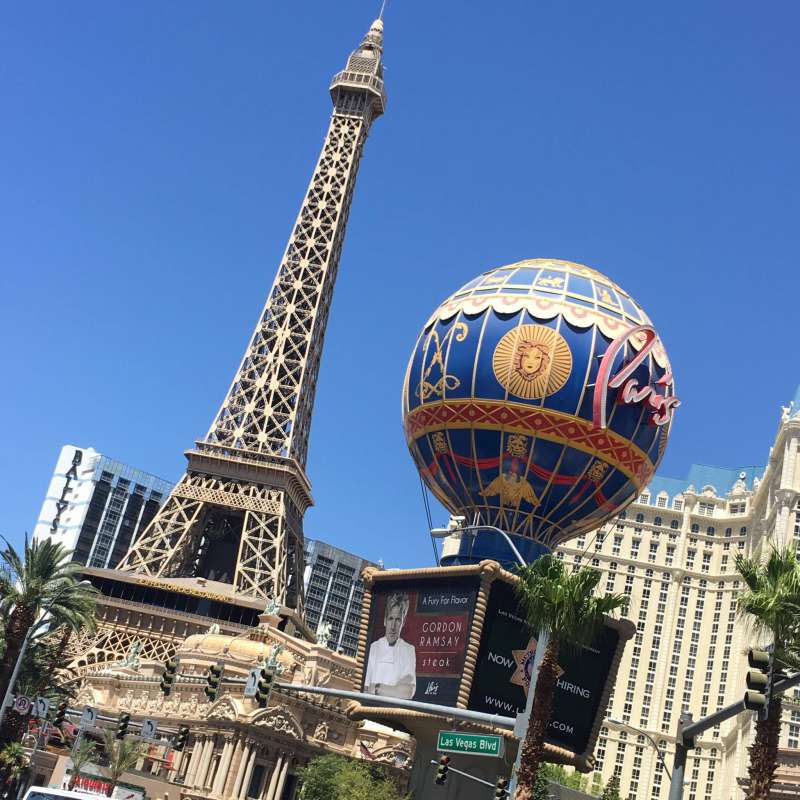 lreplica eiffel tower and balloon in las vegas