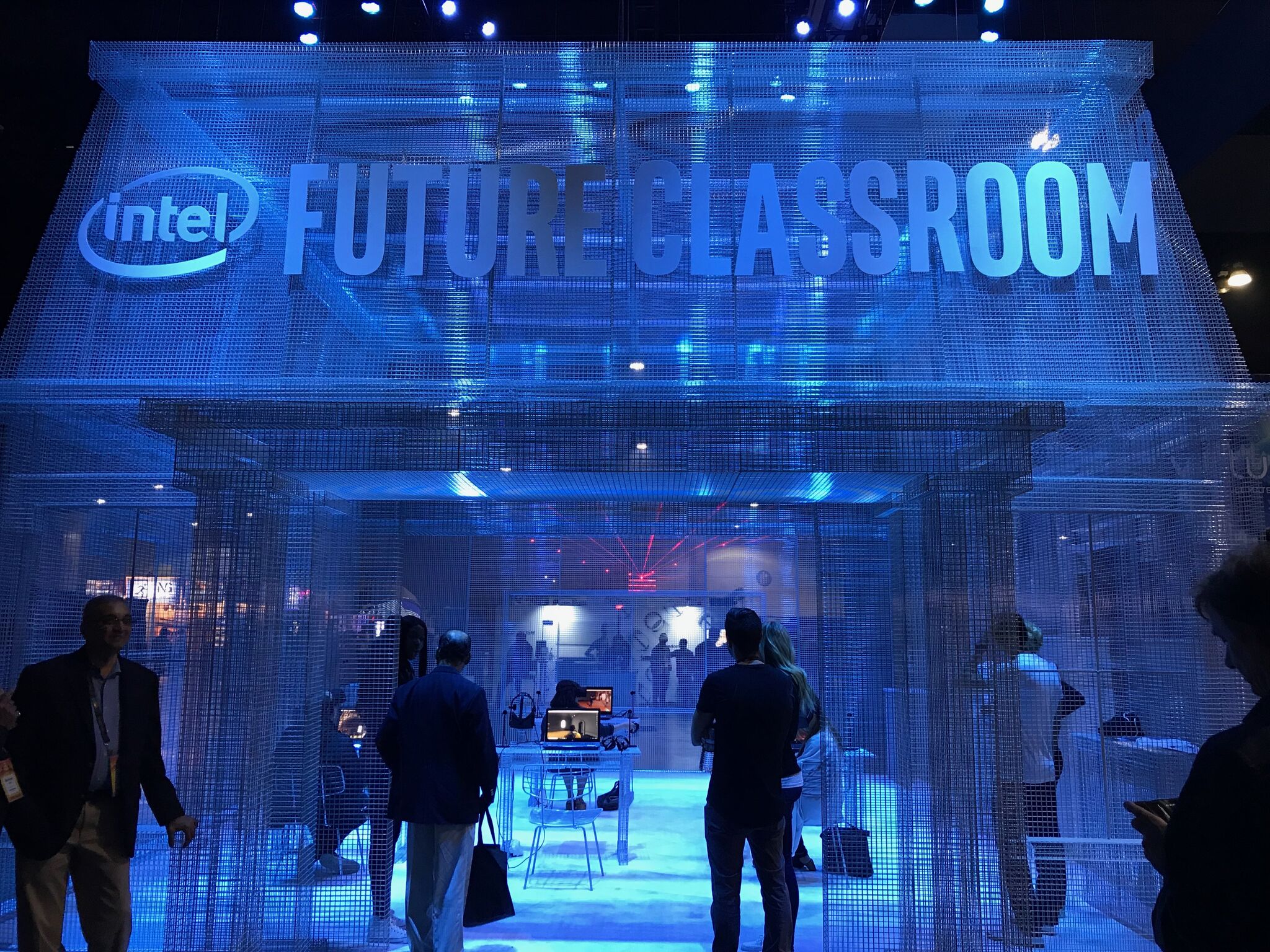 Future of Classroom Intel Smithsonian VRLA