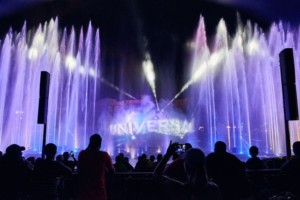 Universal Globe displayed on the water fountains at Universal Orlandos Cinematic Celebration