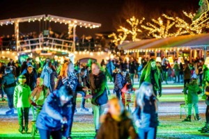 Ice*Amsterdam crowd skates on ice rink supplied by Swedice