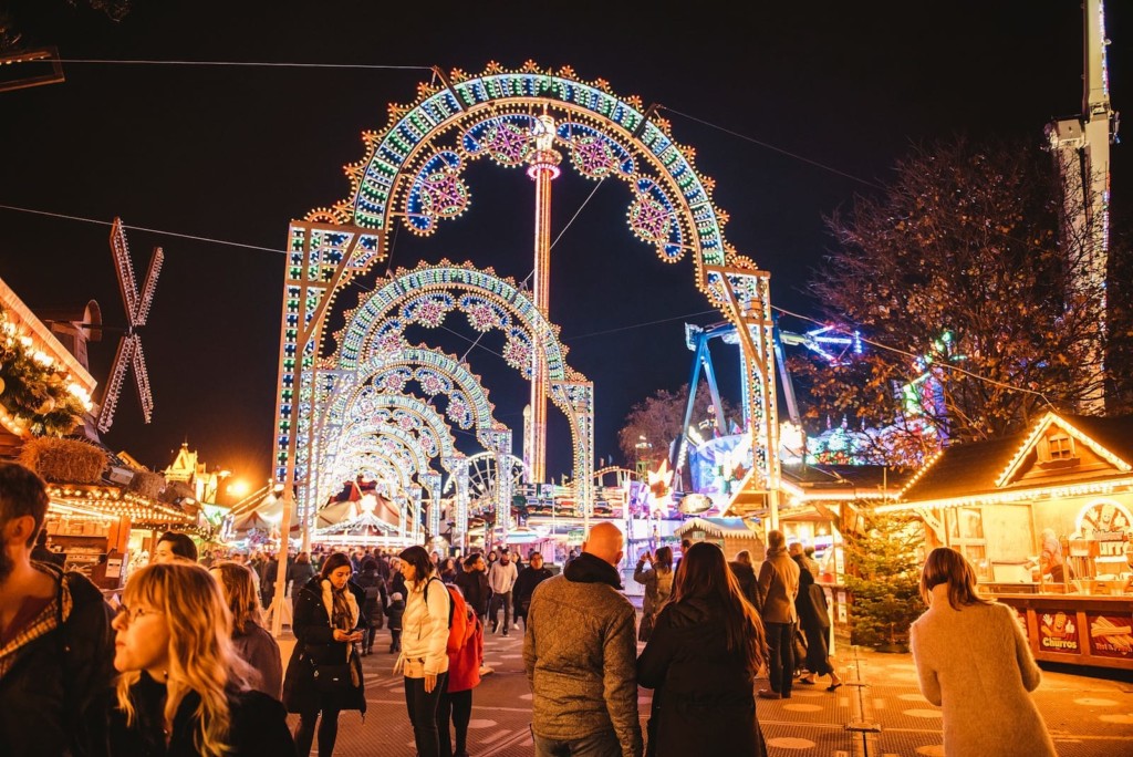 Hyde-Park-Winter-Wonderland-_Luminaries_arches