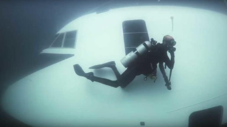 dive bahrain sinks boeing 747 for underwater theme park