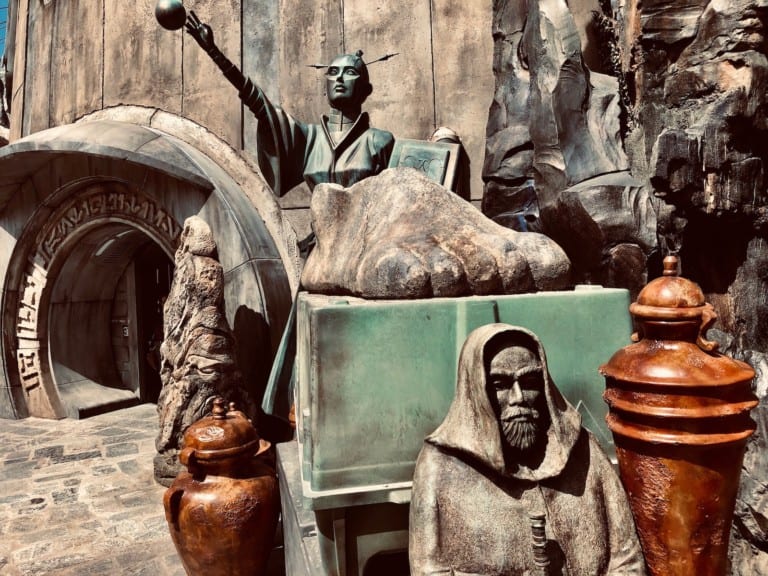 Dok-Ondar's Den of Antiquities Star Wars: Galaxy's Edge Easter Eggs