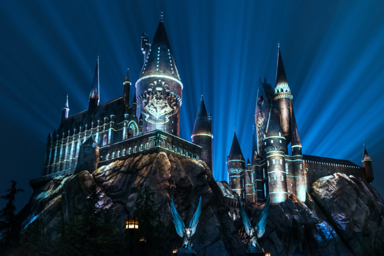 Nighttime lights at Hogwarts Castle, Universal