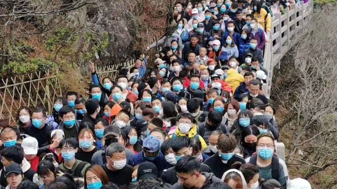 China tourist attraction huangshan mountains coronavirus crowding