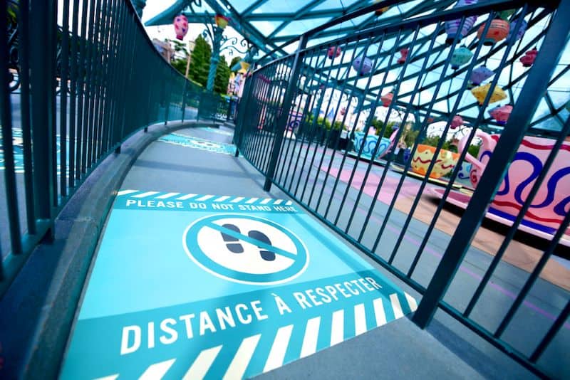 Disneyland Paris physical distancing signs