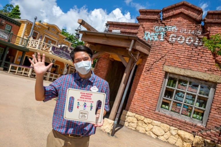 Cast member at Hong Kong Disneyland reopening