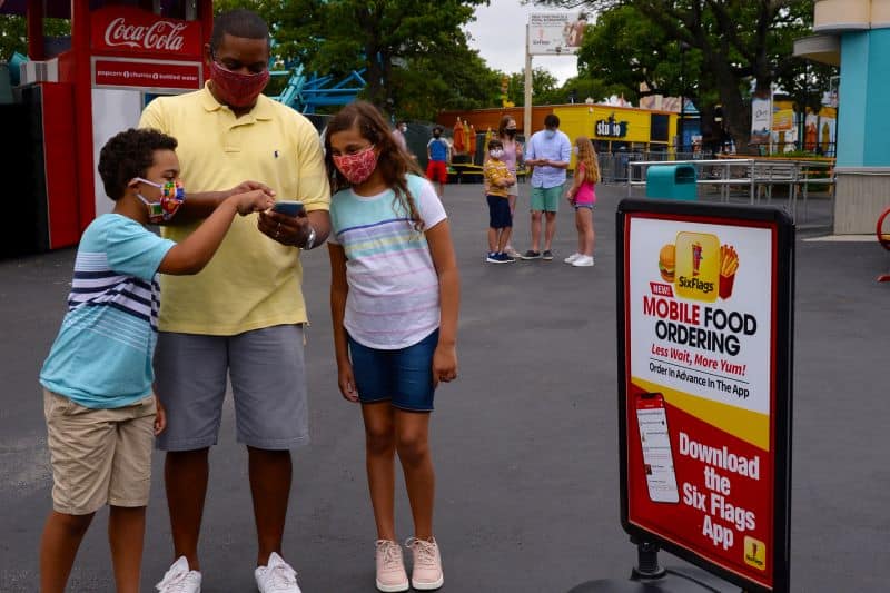 Guests using the Six Flags mobile ordering app