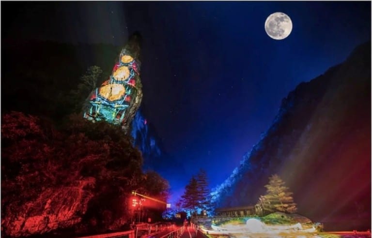 Guangwu Mountain cliff projection Christie