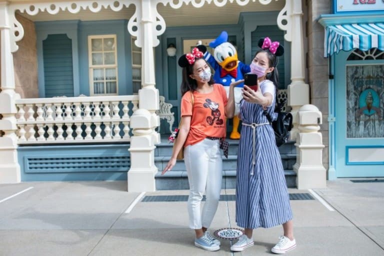 hong kong disneyland reopening