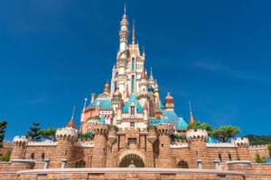 hong kong disneyland castle of magical dreams