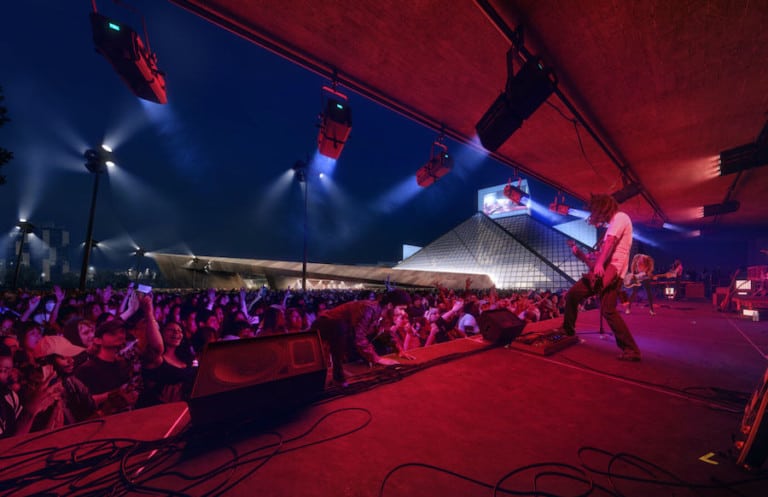 PAU_Rock and Roll hall of fame Plaza-Performance